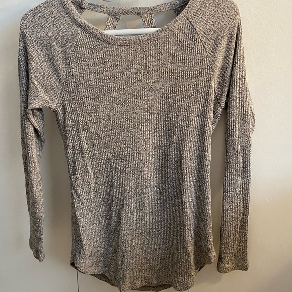 Open back long sleeve shirt - Picture 2 of 2